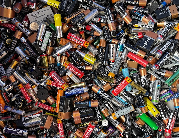 Used batteries of mixed chemistries in bulk